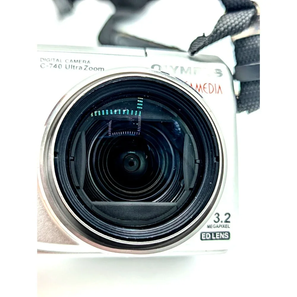 Olympus CAMEDIA C-740 Ultra Zoom 3.2MP Digital Camera - Silver - Tested